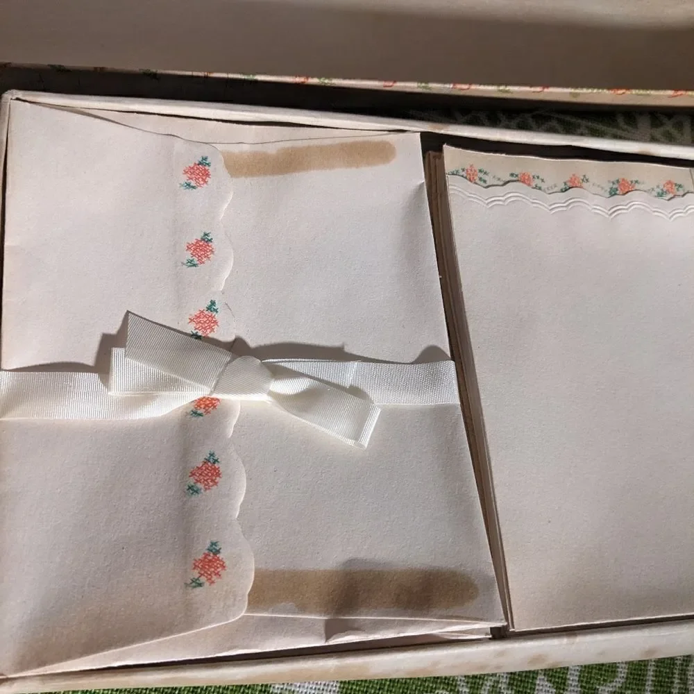 ‎Mayflower vintage writing cabinet stationary set